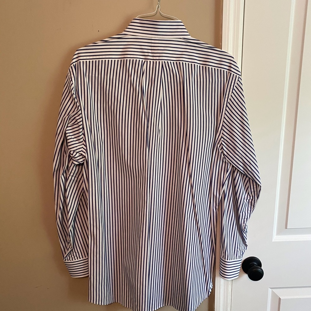 Button down - Picture 3 of 3